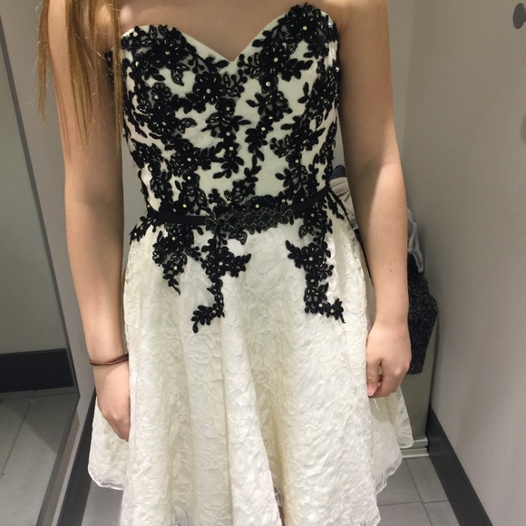 Women's Formal Dress - Picture 1 of 1